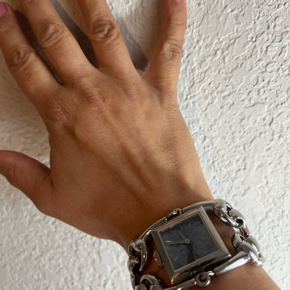 GUCCI “SIGNORINA” 116.3 STAINLESS STEEL BLUE MOTHER OF PEARL. Ladies watch. - Picture 11 of 16